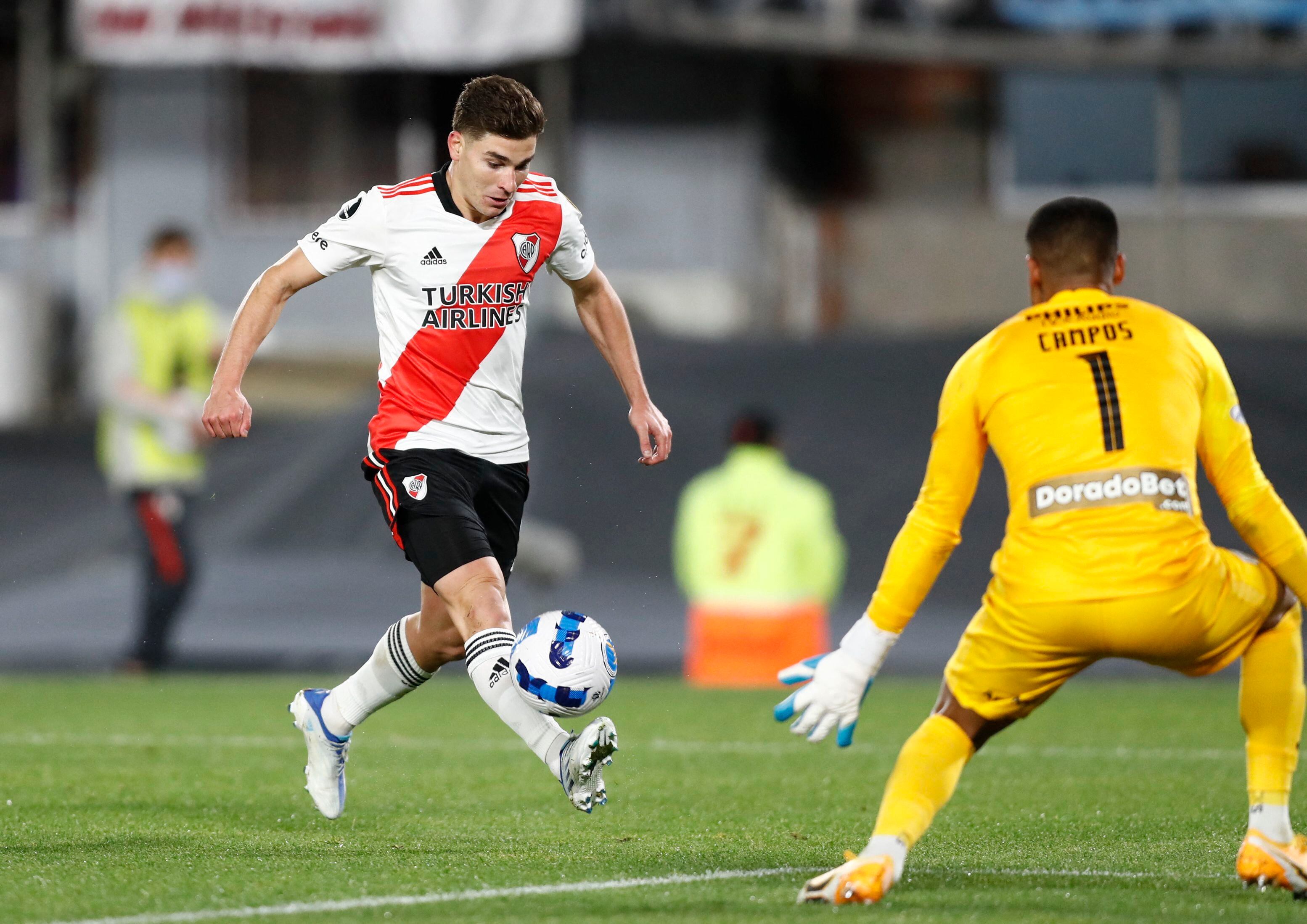 Ángelo Campos fue titular en la derrota por 8-1 de Alianza Lima ante River Plate en la última Copa Libertadores. (Agustin Marcarian/Reuters)