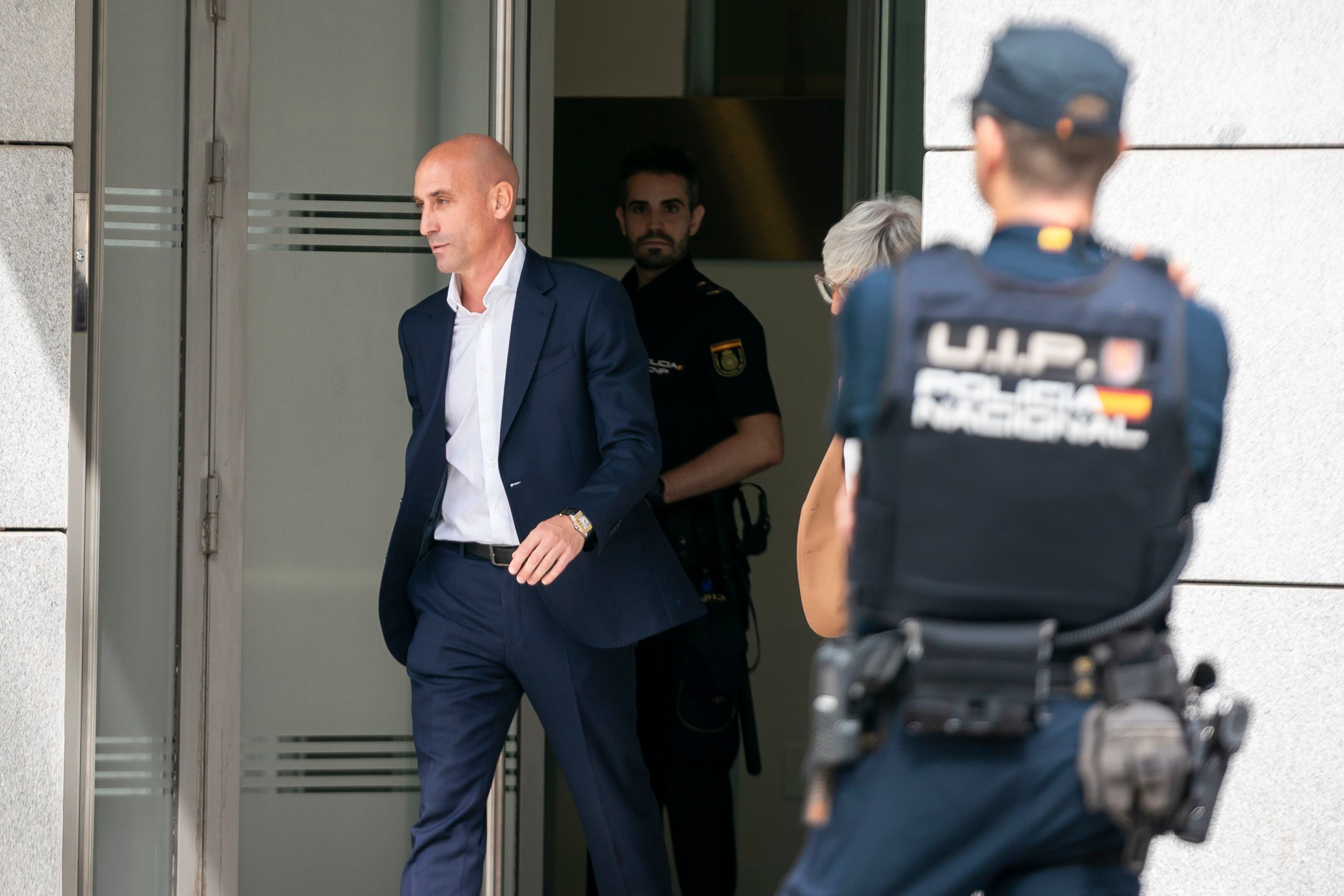 El expresidente de la Real Federación Española de Fútbol (RFEF), Luis Rubiales, sale de declarar de la Audiencia Nacional (A. Pérez Meca/Europa Press)