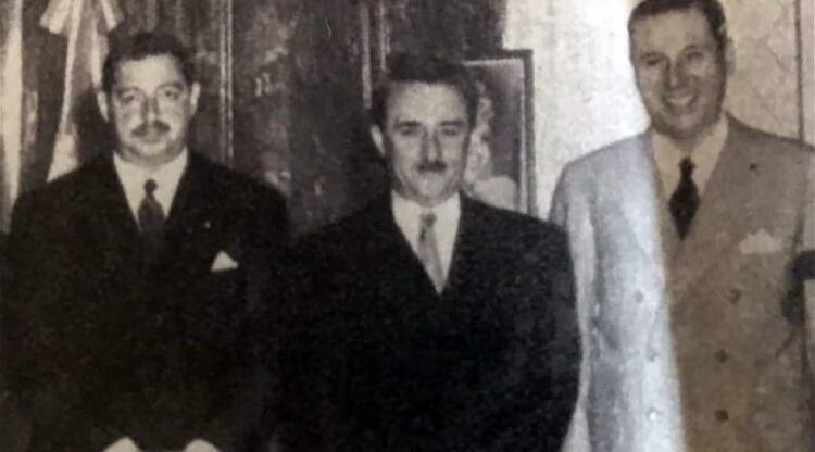 Pablo Manguel junto al entonces presidente Juan Domingo Perón y el ministro de Relaciones Exteriores de Israel Moshé Shared