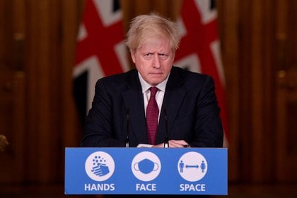 El primer ministro Boris Johnson durante una conferencia de prensa en Londres donde habló sobre la nueva cepa del coronavirus (Reuters)