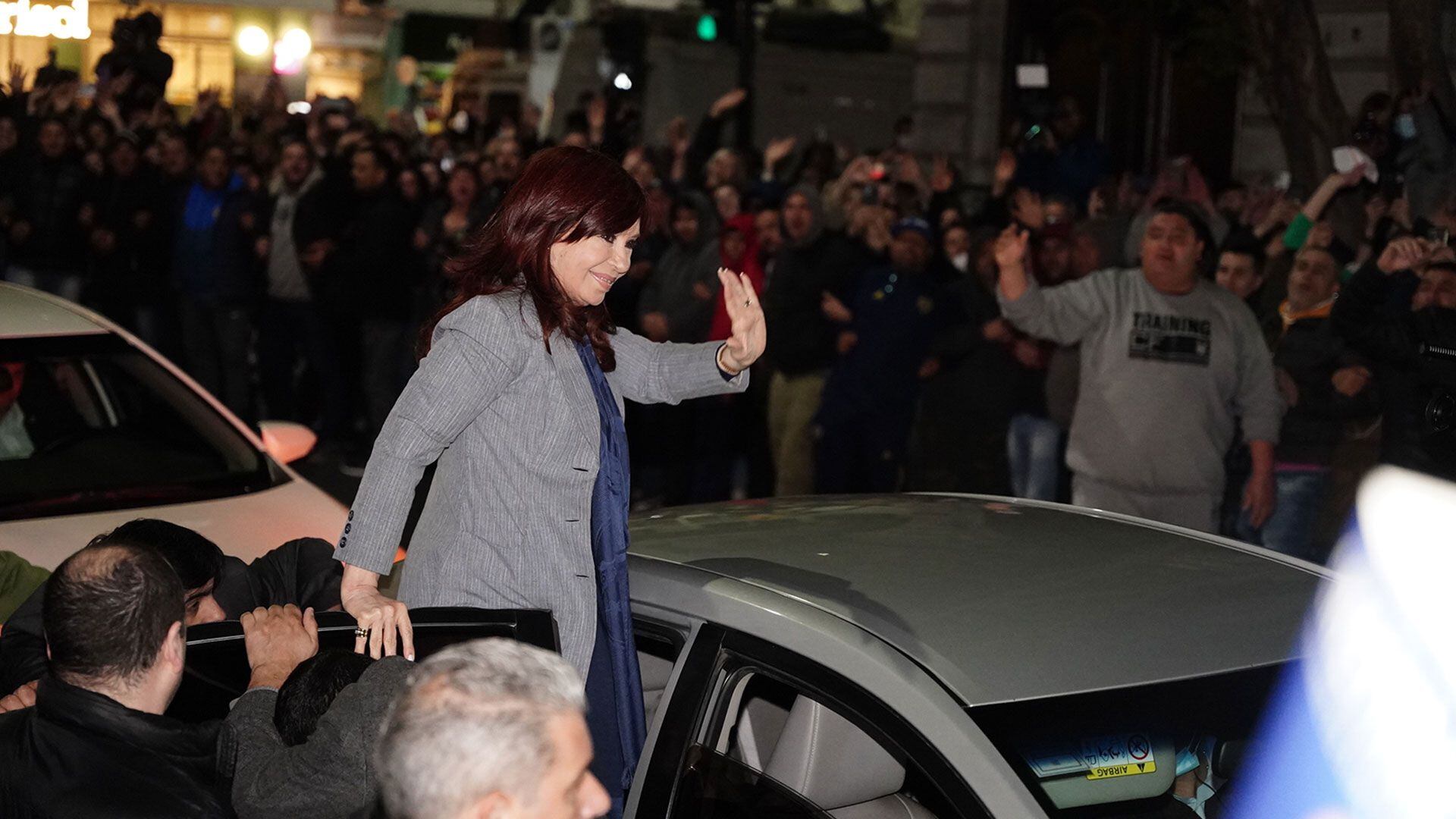 Llegada a su casa Cristina Kirchner Juncal y Uruguay