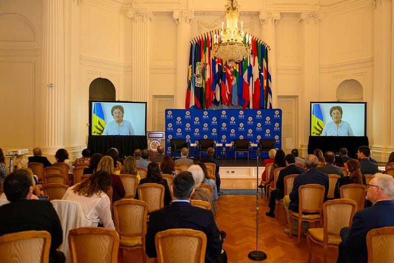 Mia Mottley, primer ministro de Barbados, participó de manera virtual del evento en la OEA
