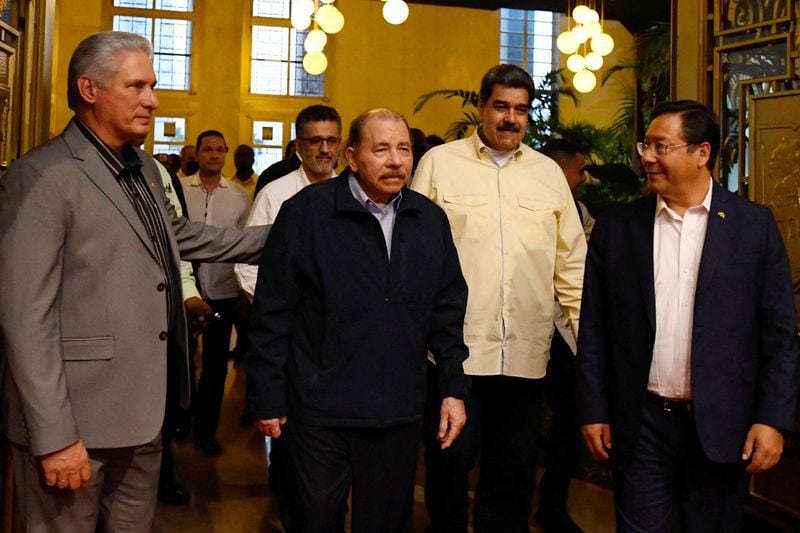 Miguel Díaz Canel (Cuba), Daniel Ortega (Nicaragua), Nicolás Maduro (Venezuela) y Luis Arce (Bolivia), llegan al Palacio de la Revolución para asistir a una reunión con representantes del grupo ALBA en La Habana, el 14 de diciembre de 2022 (REUTERS/Norlys Perez)