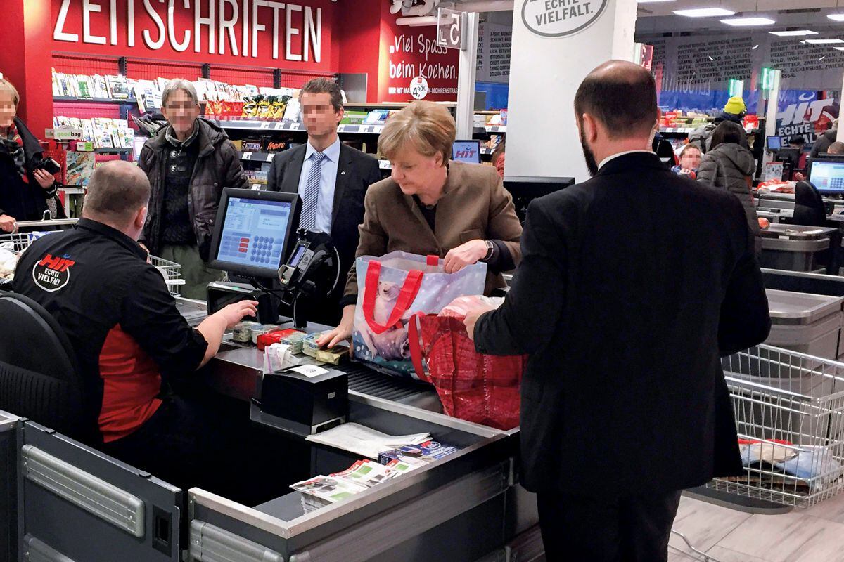 Merkel en el supermercado.