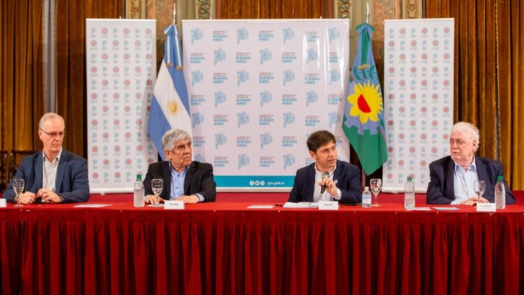 Kicillof y Moyano anuncian el acuerdo para reabrir el Sanatorio Antártida, acompañados por Daniel Gollán y Ginés González García