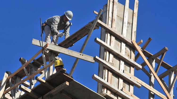 Aún en el contexto recesivo, la construcción ofrece una alternativa para darle curso a los ahorros.