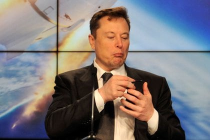 La participación de Elon Musk en una sala de ClubHouse disparó la popularidad de la red social (REUTERS/Steve Nesius/File Photo)