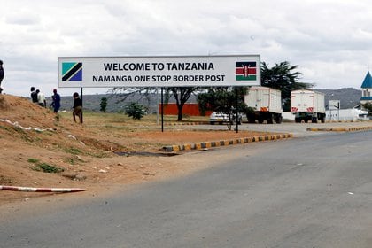 Un paso fonterezio entre Kenya y Tanzania en en Namanga, 