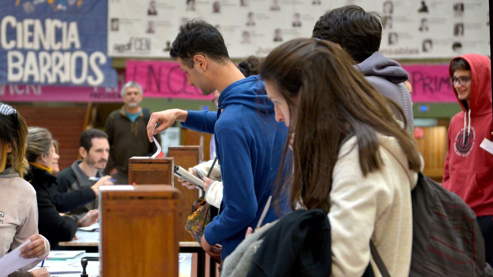 Se renovaron los centros de estudiantes y los representantes del consejo directivo de cada facultad de la UBA