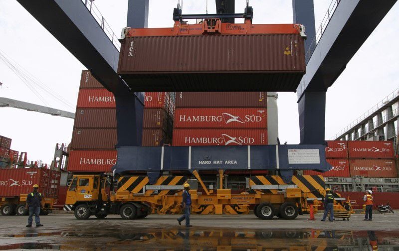 Los costos se multiplican por el mayor tiempo de contenedores en puerto y la imposibilidad de programar el transporte de camiones a las terminales (Reuters)