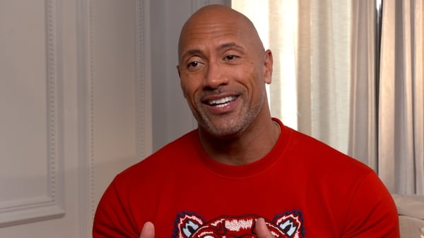 Dwayne Johnson interpretada a un amputado en Rascacielos