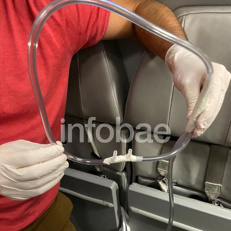 Los médicos tuvieron que improvisar una terapia en el avión. 