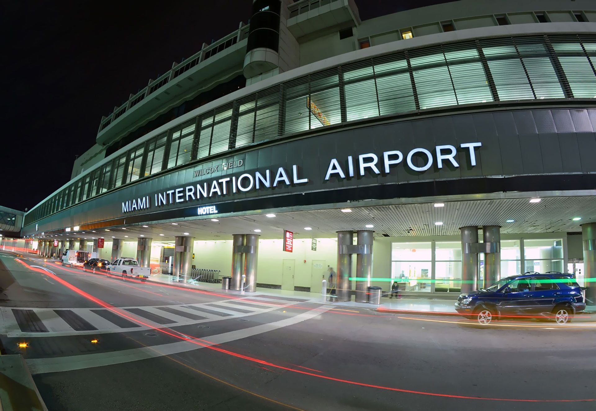 La fiscalía estatal de Miami-Dade divulgó recientemente videos de seguridad que muestran a agentes de la TSA involucrados en actos de robo en el Aeropuerto Internacional de Miami. (MIA)