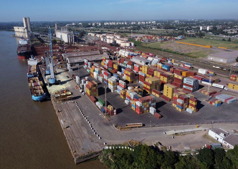 El puerto de Rosario, principal puerta de salida de las exportaciones agroalimentarias de la Argentina (Reuters)