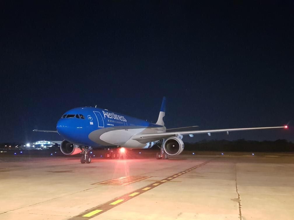 Esta madrigada llegó el último vuelo especial desde Doha de Aerolíneas Argentinas