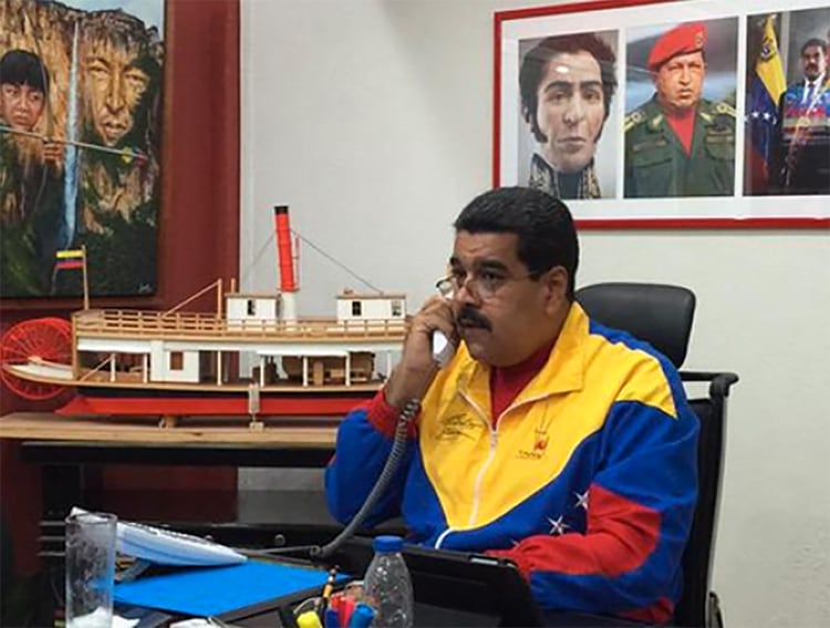 Desde los apagones, Maduro graba sus anuncios desde su nueva oficina (Twitter: @ConElMazoDando)