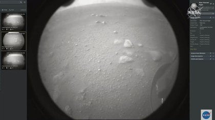 18 de febrero de 2021: Vista en directo del planeta Marte desde el rover en el interior de un cráter (NASA)