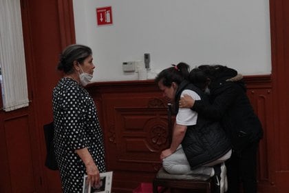 Colectiva feminista y madres de víctimas de desaparición forzada que mantienen toma de la CNDH se reunieron para dar comunicado y posicionamiento sobre su situación y pliego petitorio.