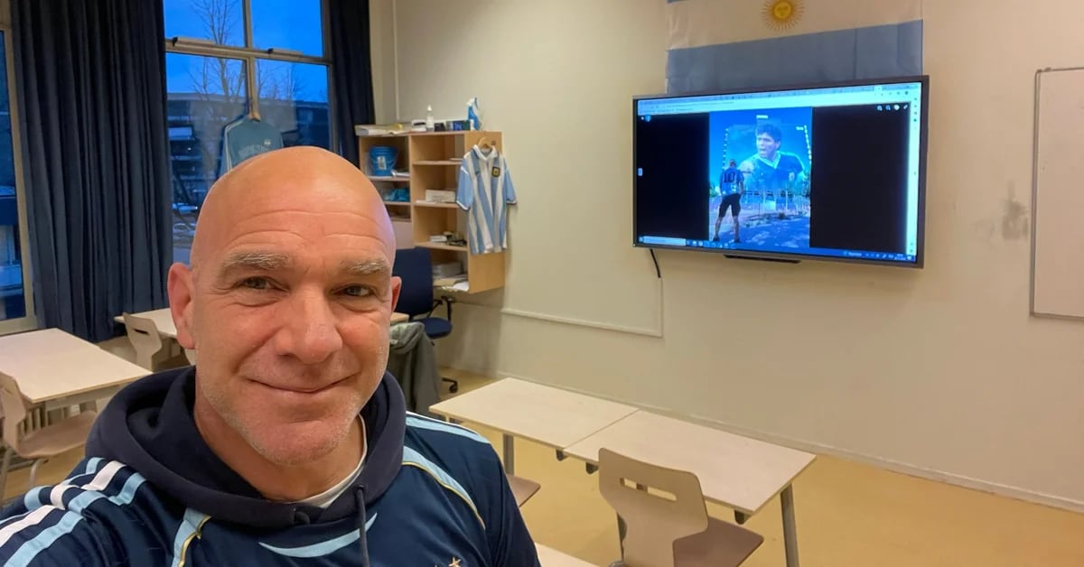 He is a math teacher in the Netherlands and loves Argentinian football: he has visited more than 40 stadiums in the country and dreams of starting a special company.