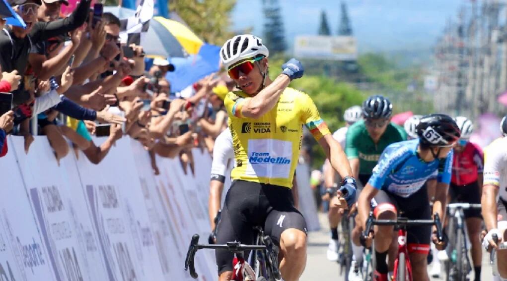 Supermán López imparable en la Vuelta a Colombia: está a punto de romper récord de Cochise Rodríguez