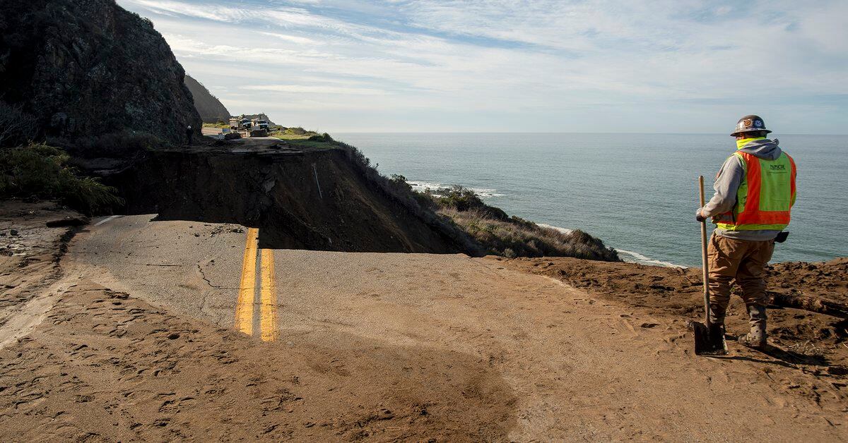 The impressive images of the collapse of Carretera 1 in California: “Cayo al mar”