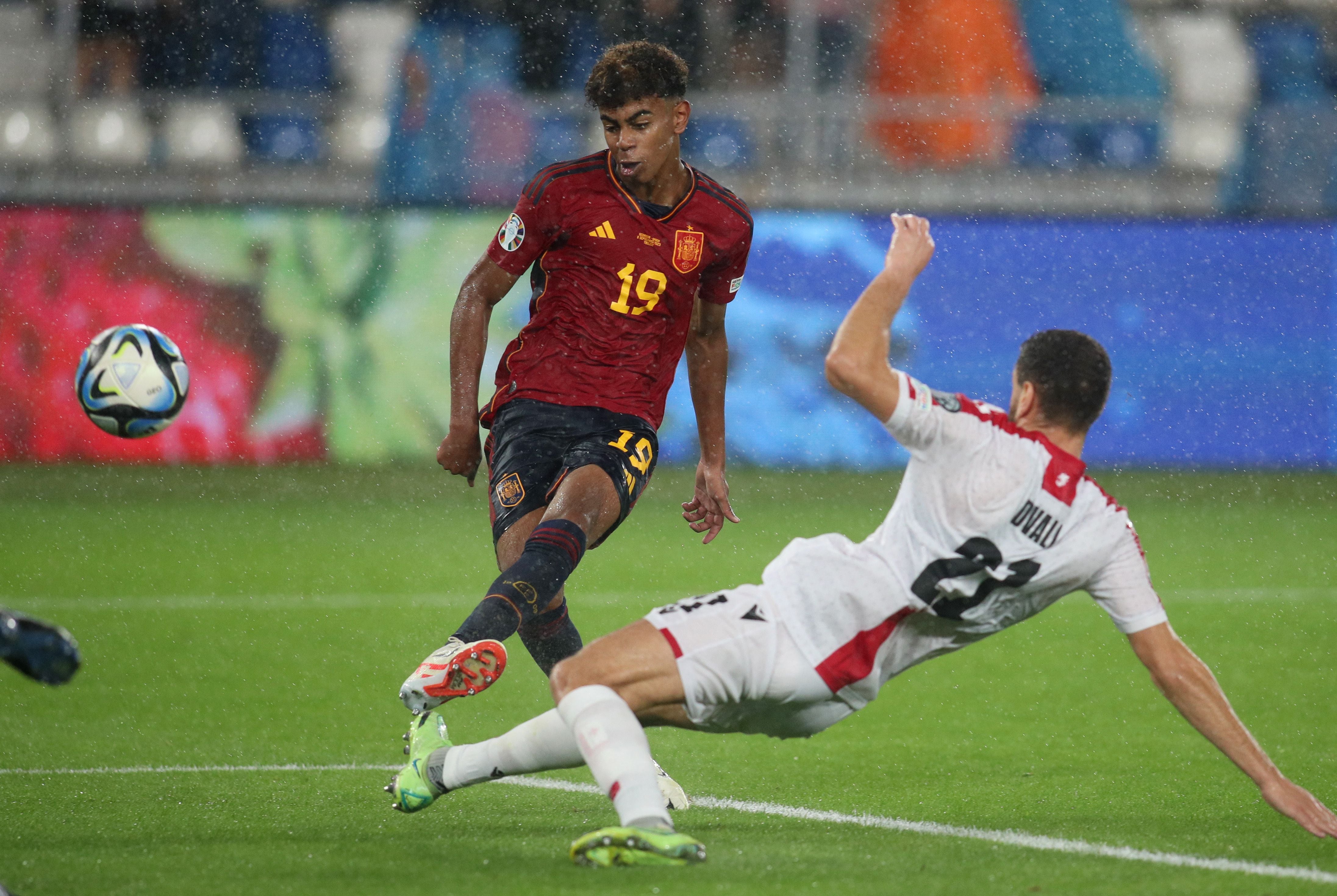 Lamine Yamal al marcar contra Georgia (REUTERS/Irakli Gedenidze)