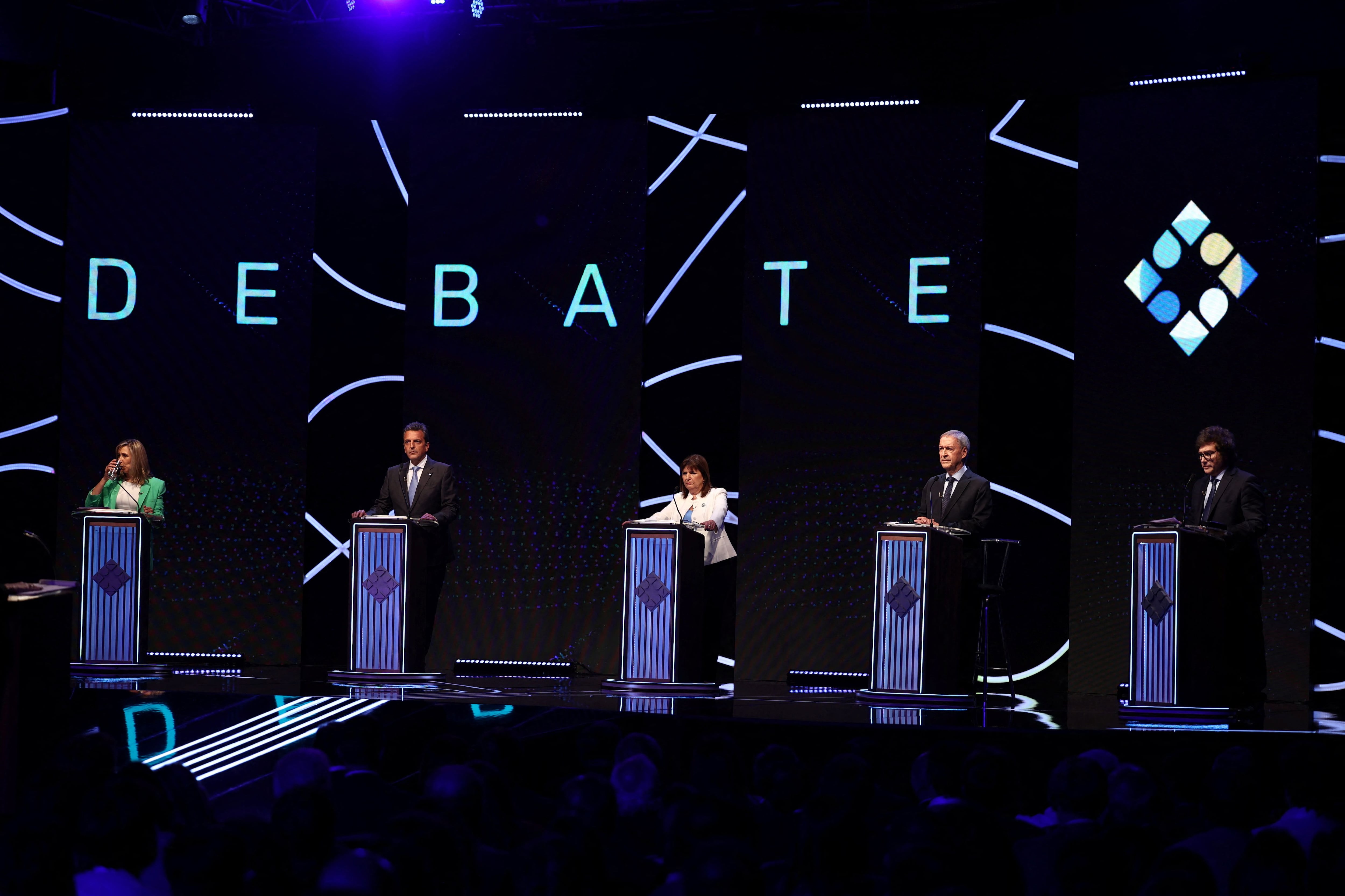 Los candidatos a presidente durante el primer debate (REUTERS)