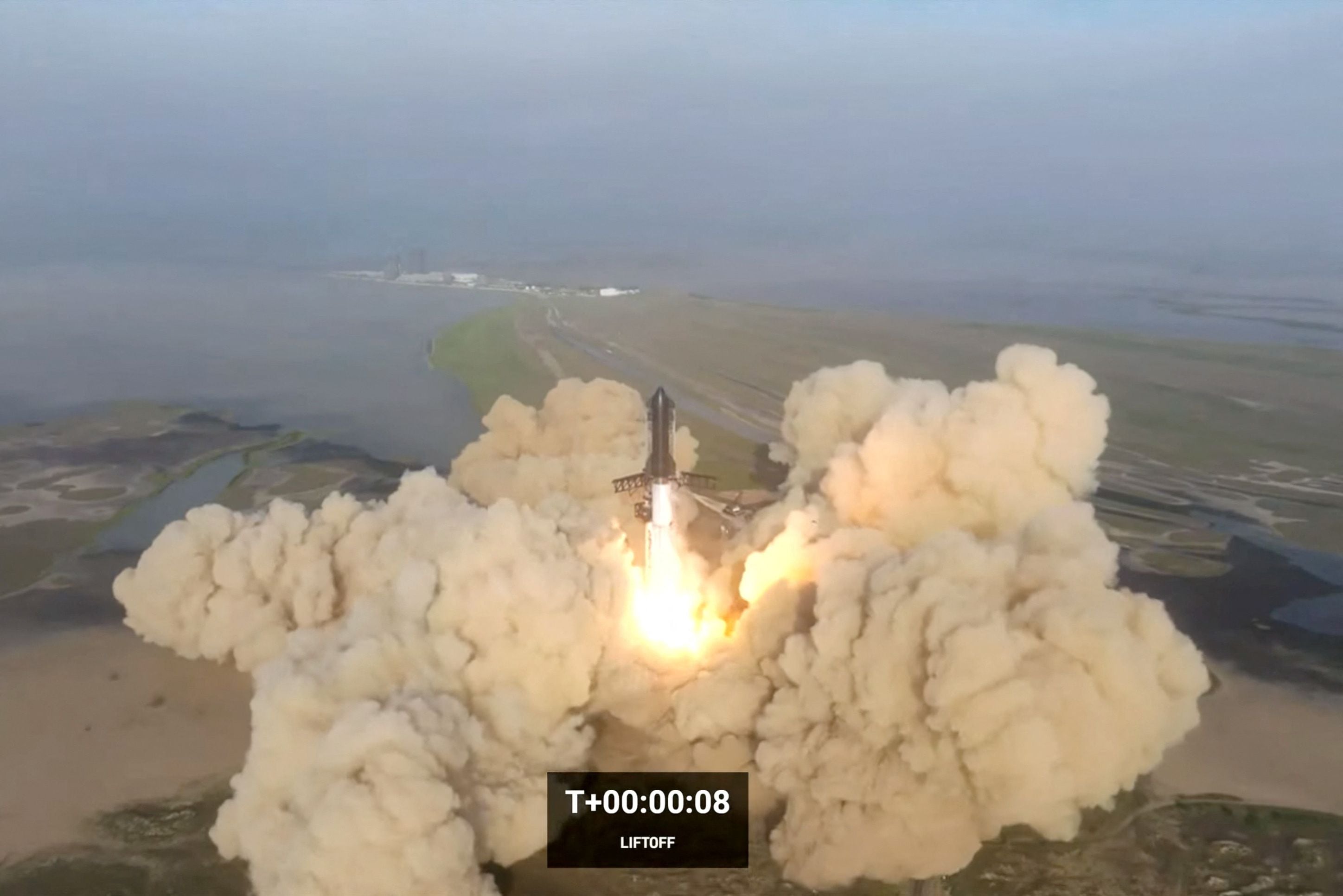 (SpaceX/Handout via REUTERS)