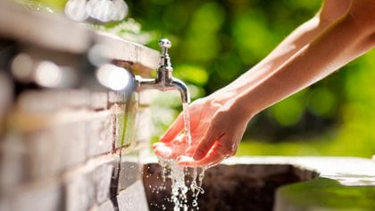 Alrededor de 663 millones de personas en el mundo carecen de agua potable (Shutterstock)