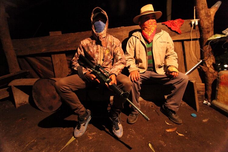 Pobladores de Los Reyes, Michoacán ante el asalto del narcotráfico (FotoJUAN JOSÉ ESTRADA SERAFÍN /CUARTOSCURO)