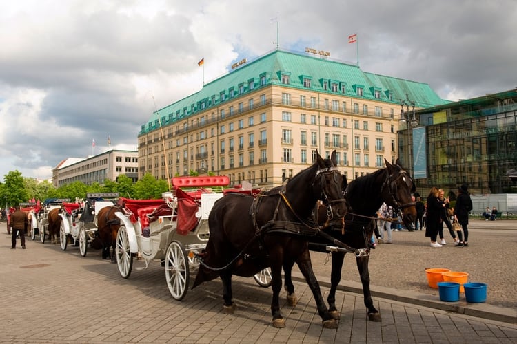 El hotel Adlon Kempinski Berlin, elegido por las celebridades para hospedarse en Berlín (Shutterstock)
