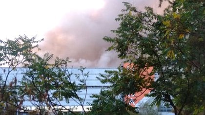 El fuego se veía desde distintos lugares de la ciudad (@cbsantiago)