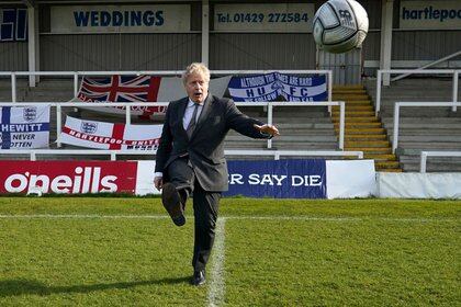 UK Prime Minister Boris Johnson kicked a ball during a visit to Hartlep, United Football Club, Hartlepool, UK.  April 23, 2021.  Ian Forsythe / Pool via Reuters