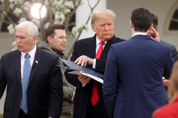 El Presidente de los Estados junto al Vicepresidente Mike Pence (REUTERS/Jonathan Ernst)