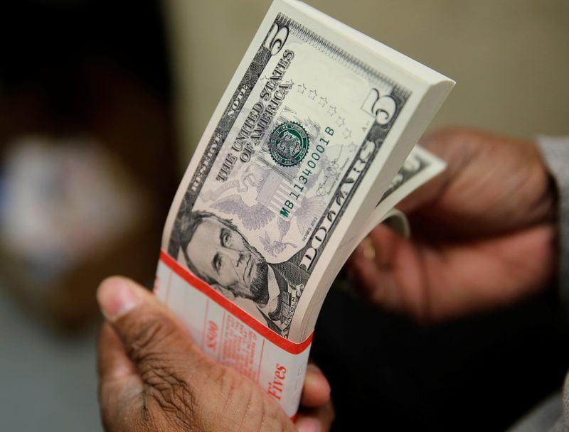 ¿Cuánto valen 5 dólares? En la Argentina, un verdadero misterio
REUTERS/Gary Cameron