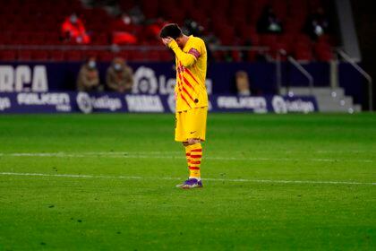 El delantero fue abordado a la salida del entrenamiento (EFE / Juanjo Martín)
