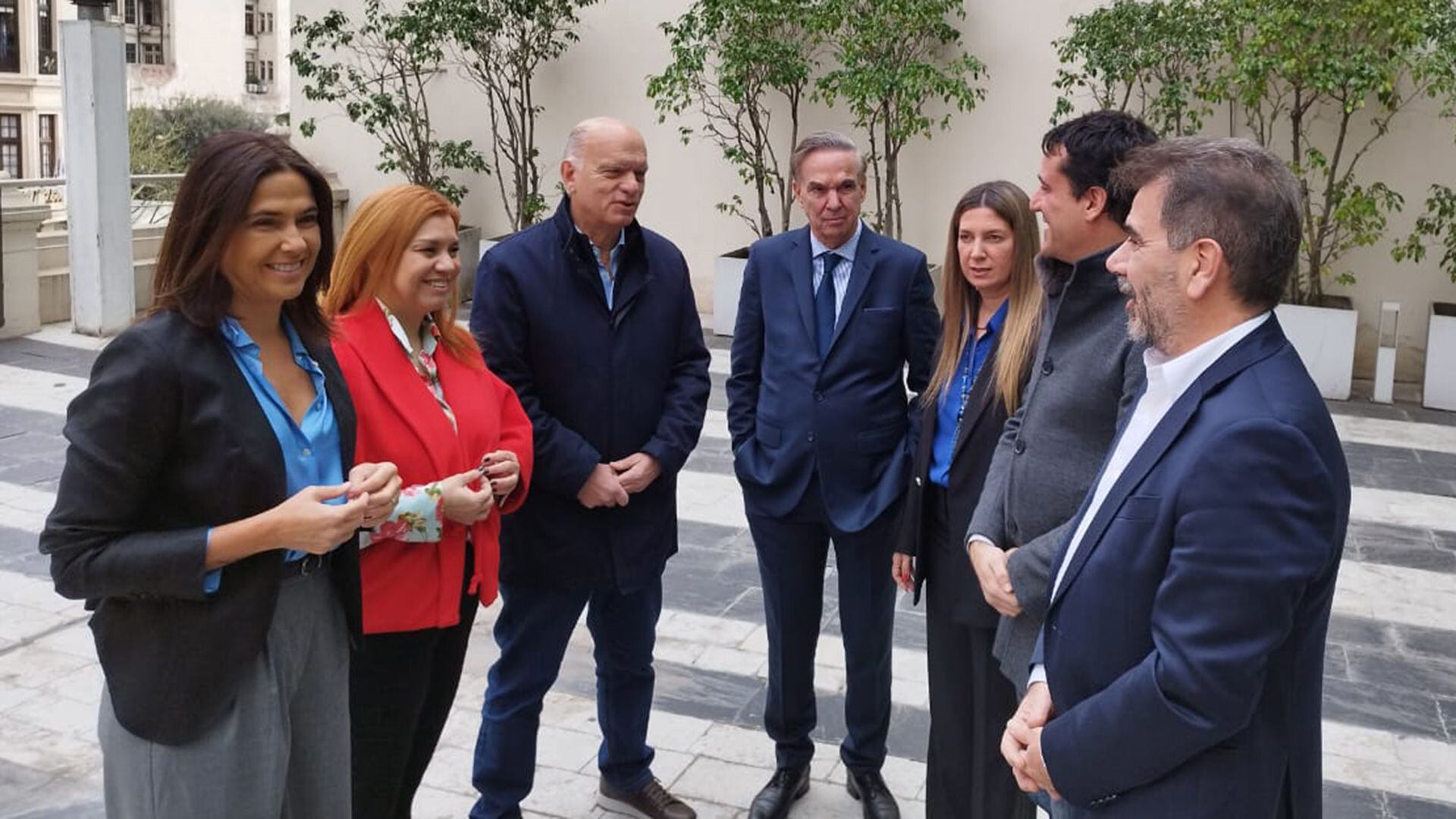 Cristian Ritondo, Néstor Grindetti, Miguel Ángel Pichetto, María Eugenia Talerico, Karina Banfi, Silvia Lospennato y Maximiliano Abad en el encuentro de Patricia Bullrich con dirigentes de JxC