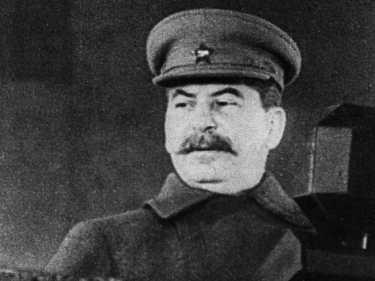 Solo, abandonado y aterrado: así murió Stalin, el sangriento dictador al  que Putin quiere imitar - Infobae
