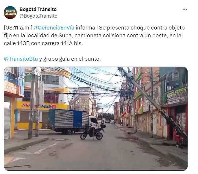 La vía se encuentra cerrada a la espera del Cuerpo de Bomberos - crédito @BogotaTransito/X