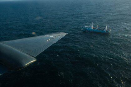  Desde el aire tambin se vigila y controla la pesca ideal, cuando toca guardia, los hombres y mujeres de la escuadrilla aeronaval de vigilancia y control estn all.  (Foto: Franco Fafasuli)