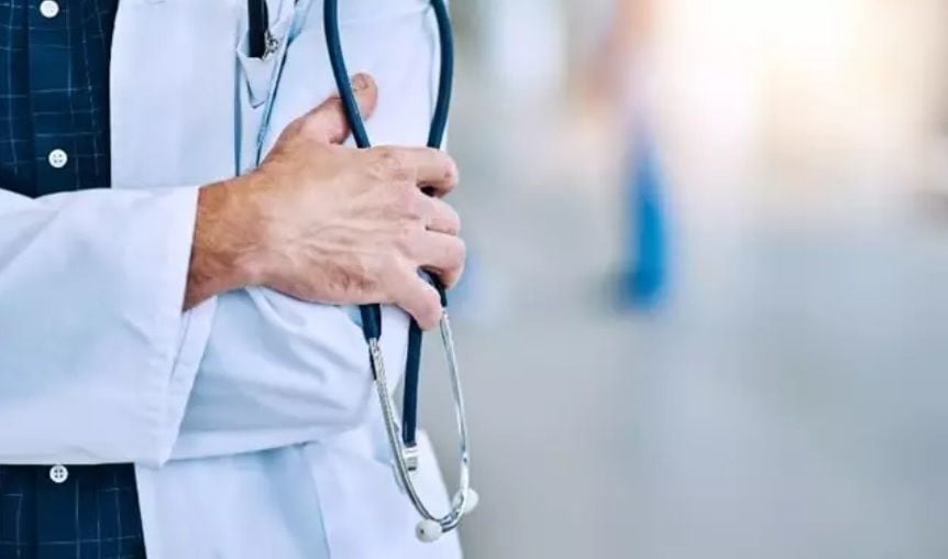 La semana pasada, por medio de un comunicado, más de 30 asociaciones médicas anunciaron un nuevo “honorario médico ético mínimo” para la consulta profesional de 6.000 pesos (Europa Press)