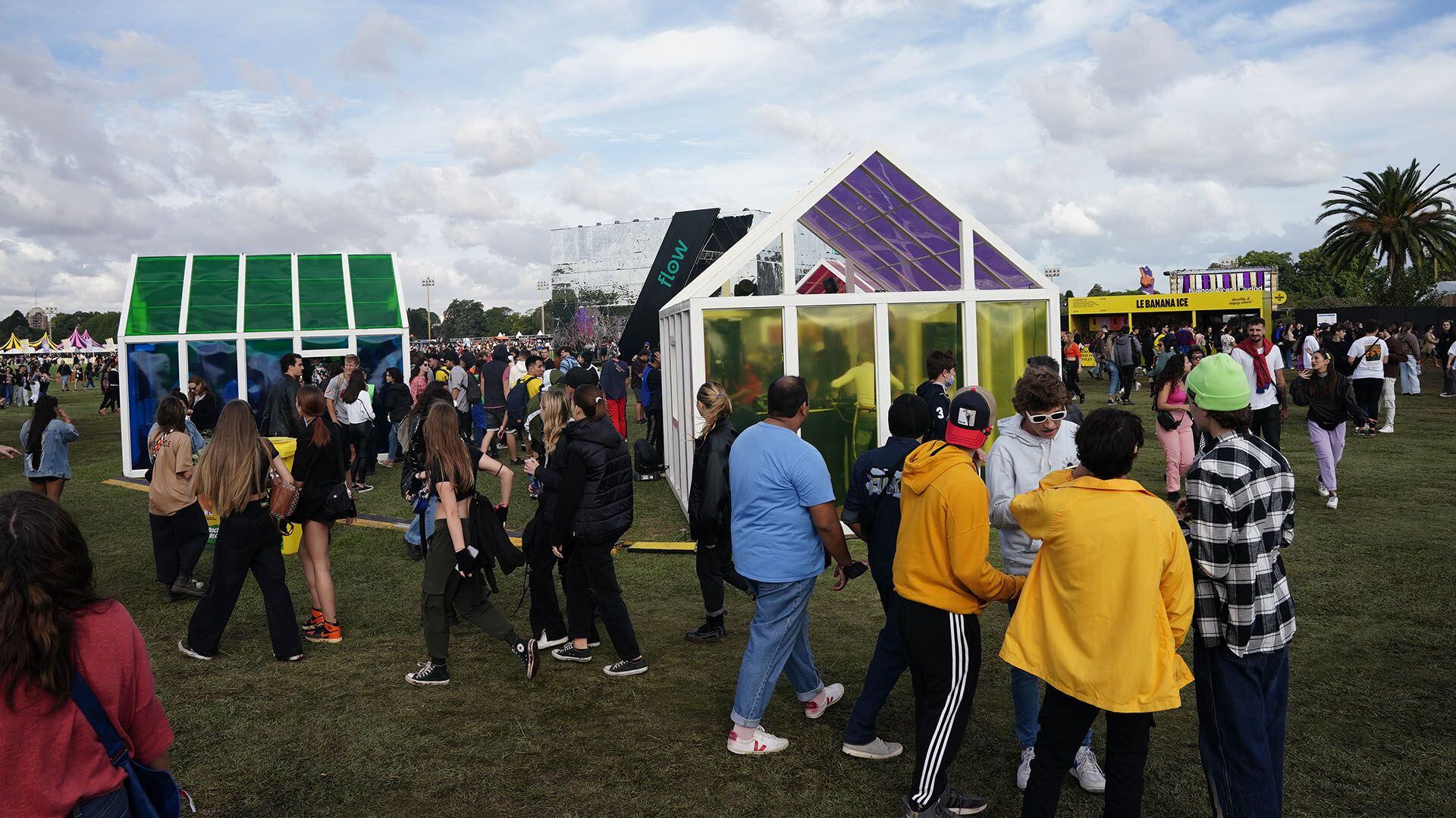 Lollapalooza 2022 Argentinien - Grünfläche und Kunst