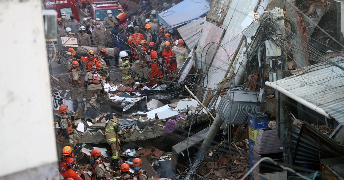 A four-story building collapsed in Rio de Janeiro: a two-year-old girl died