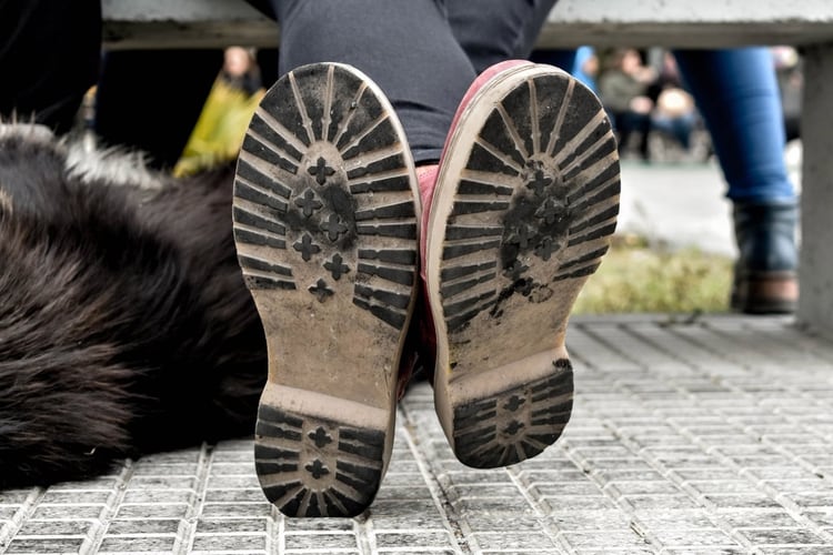 Las marcas del hollín en la suela de los zapatos (Anibal Aguaisol)