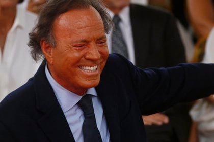 Julio Iglesias dijo estar recordando momentos especiales de sus conciertos (Foto: EFE/Thais Llorca/Archivo)
