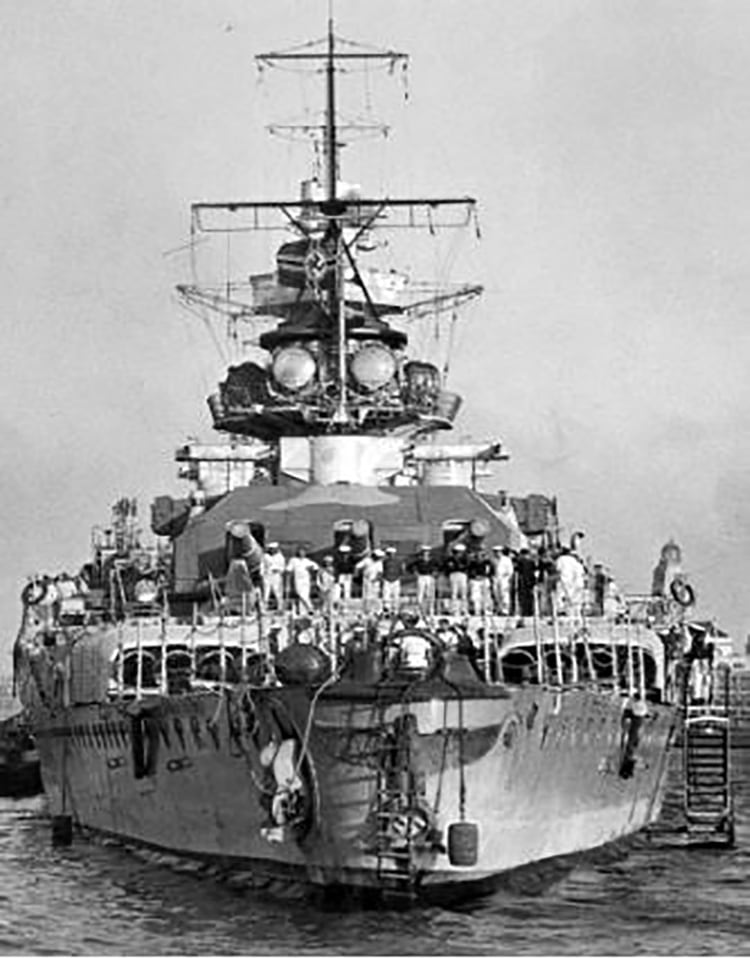 El “Admiral Graf Spee” de frente.