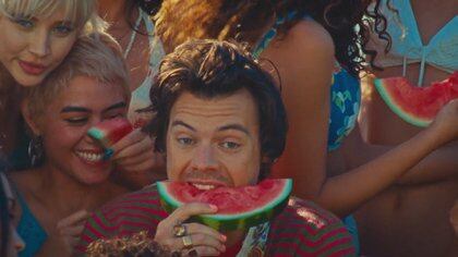 Harry Styles en el videoclip de su hit "Watermelon Sugar"