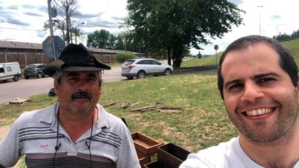Eduardo y una selfie sacada por Alejandro Melhem, gerente general de Mercado Pago en la Argentina