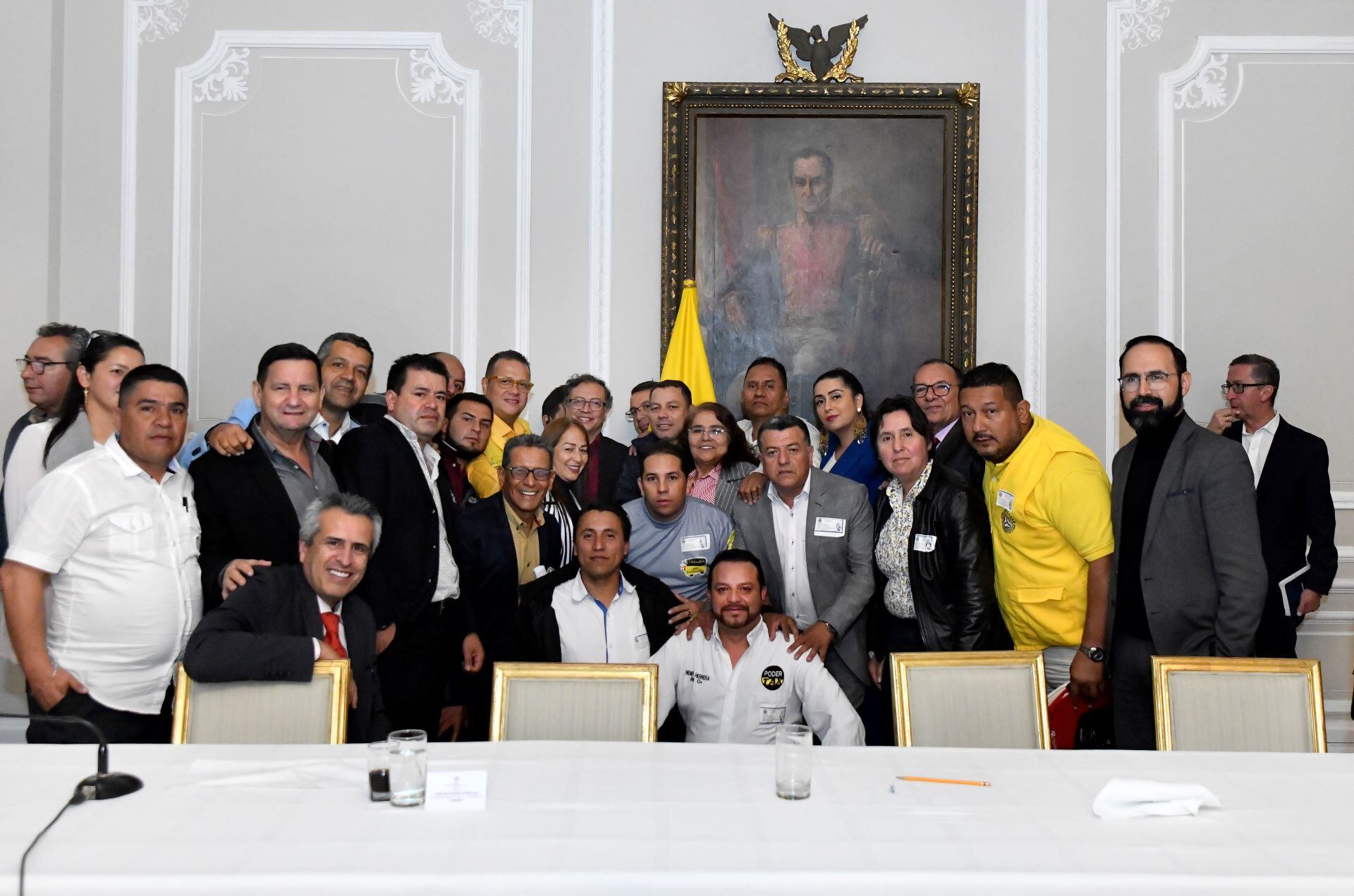 El Gobierno nacional logró llegar a un acuerdo con el gremio de los taxistas, que tendrán una tarifa diferencial de gasolina - crédito Presidencia de Colombia