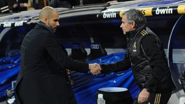Apretón de manos con Mourinho, un personaje que lo “tensa” (AFP)